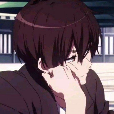 女子开车忘拉手刹把自己撞了